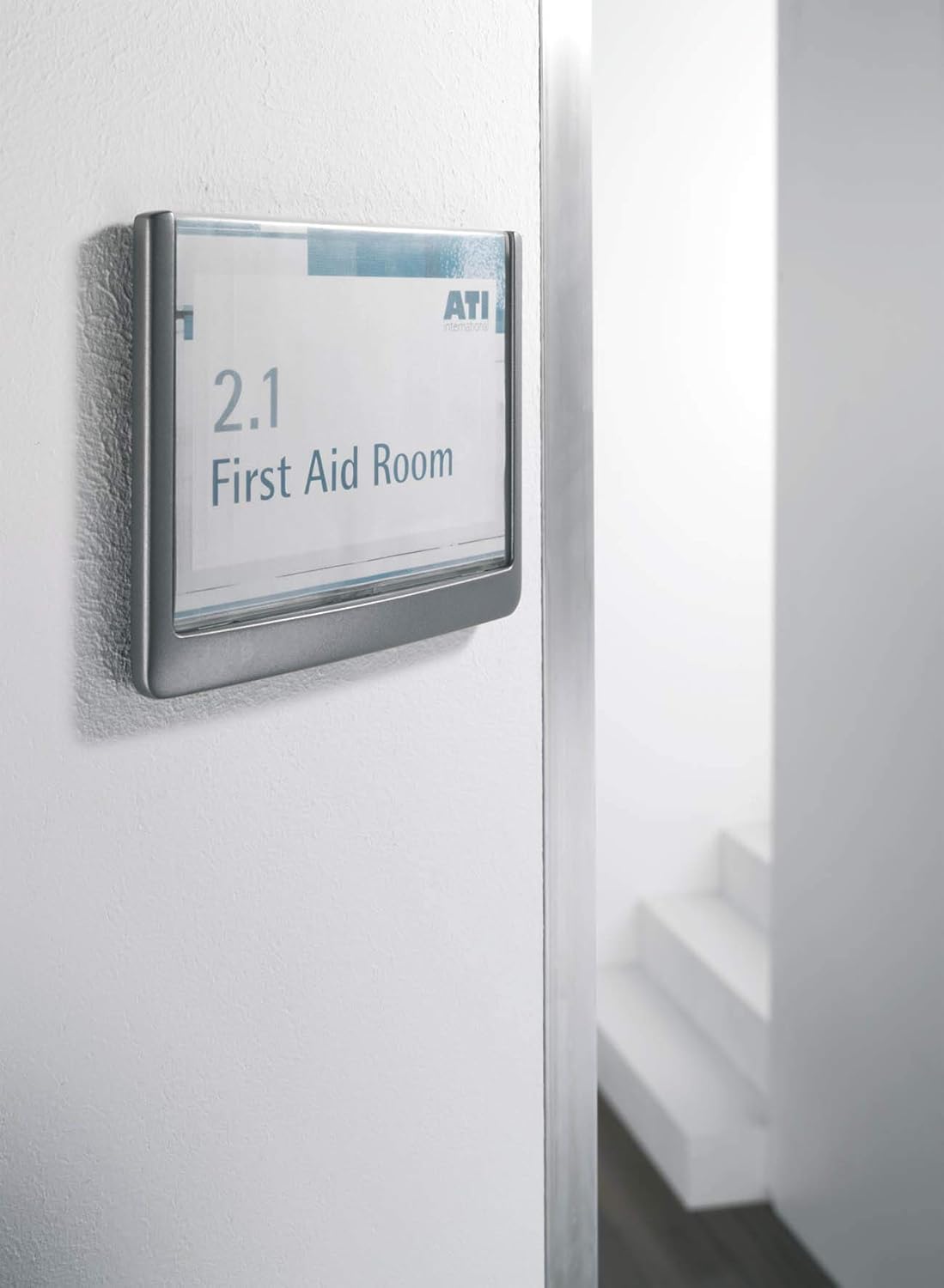 durable-click-sign-t-rschild-graphit-149x105-5mm-zum-kleben image 2